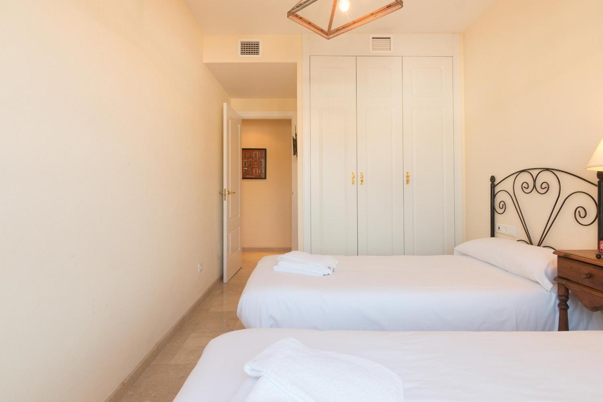 2233-Lovely 2 Bedrooms On The Beach, Pool And Port Manilva Exterior foto