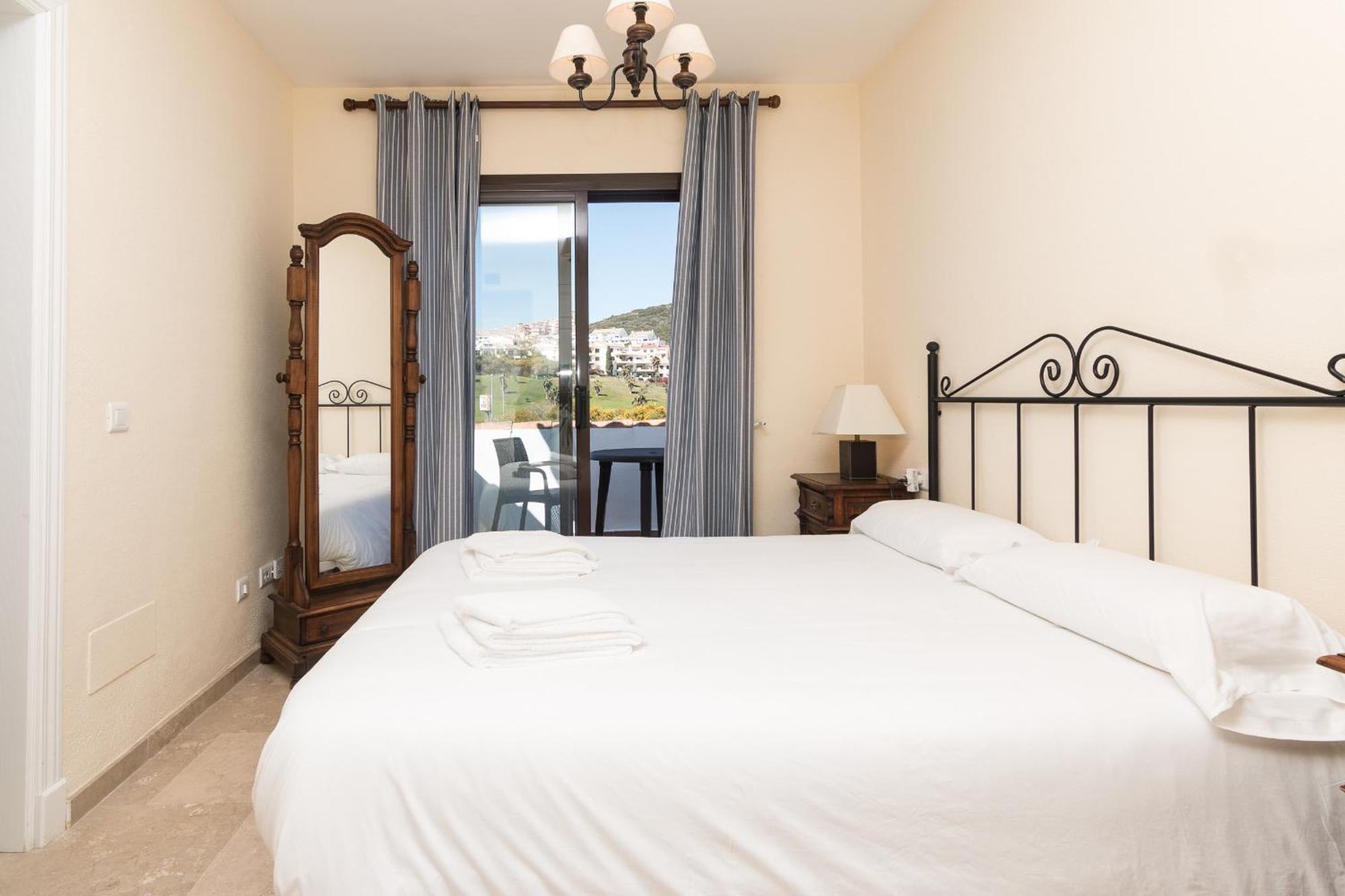 2233-Lovely 2 Bedrooms On The Beach, Pool And Port Manilva Exterior foto